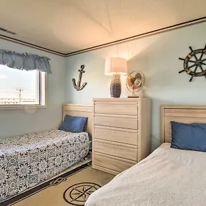  Apartment Ocean With Pool - Steps To Beach!